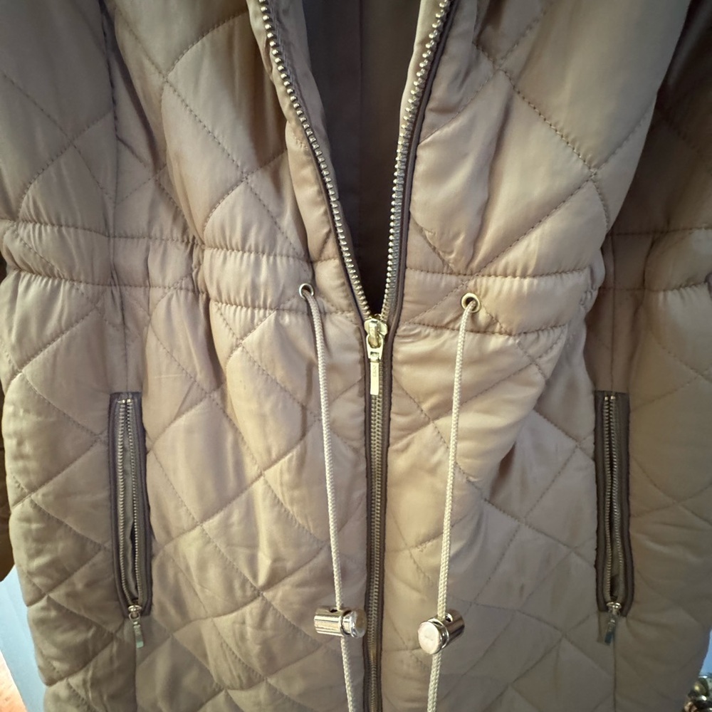 The Limited Quilted Hooded Coat with Faux Fur Trim – Taupe, Size M – Chic & Cozy - Picture 4 of 7